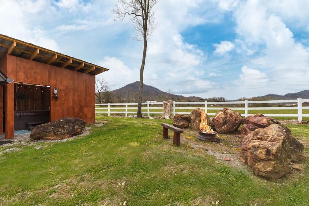 Romantic A-Frame Private Hottub Firepit Neargsmnp Sevierville Luaran gambar